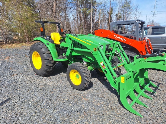 2018 John Deere 4044M w/400e loader