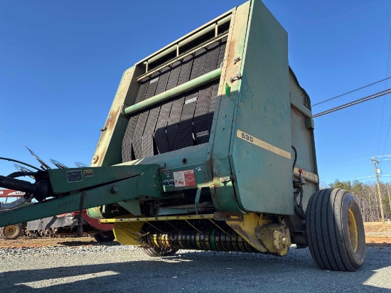 John Deere 530 Baler