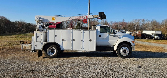 2007 Ford F-750 Truck