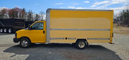 2005 GMC Savana 15' Box Truck