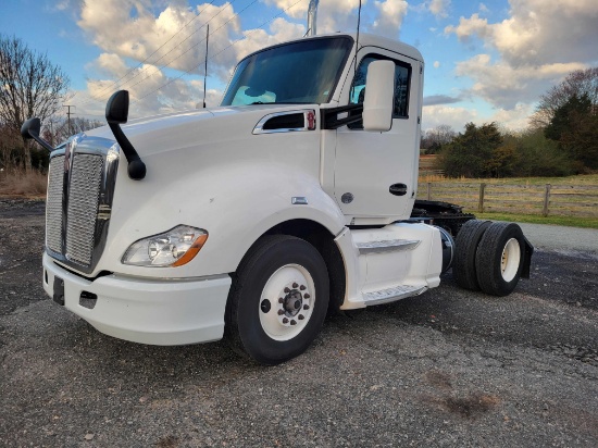 2015 Kenworth T680 Single Axle Day Cab VIN: 1XKYA48X4FJ443669