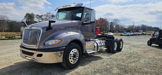 2019 International LT625 Day Cab w/ Wet Line