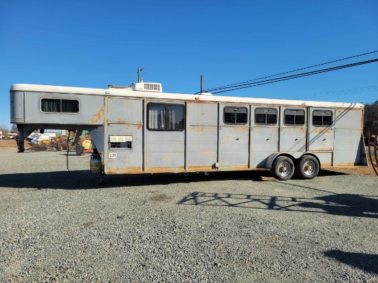 1999 Big Valley Trailers 4 Horse