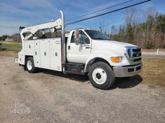 2015 Ford F750 Service Crane Truck