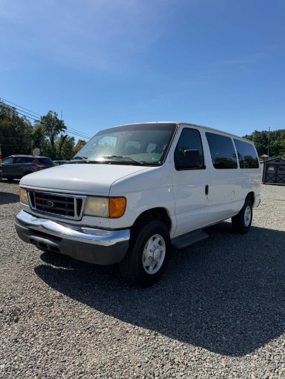 2007 Ford E350 Super Duty 12 Passenger Van