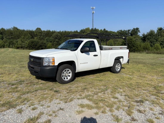 2011 Chevrolet Sliverado Pickup w/ Ladder Rack