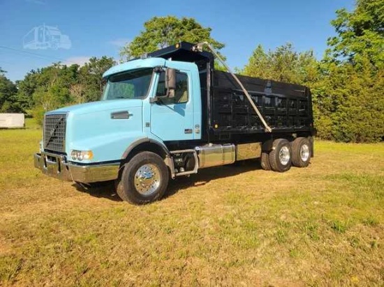 2015 Volvo Tandem Dump