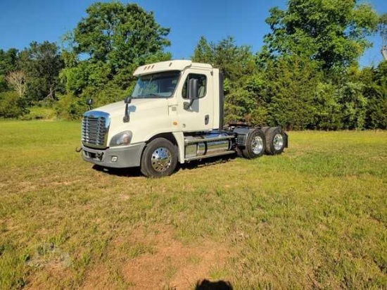2017 Freightliner Cascadia 125 Automatic Day Cab