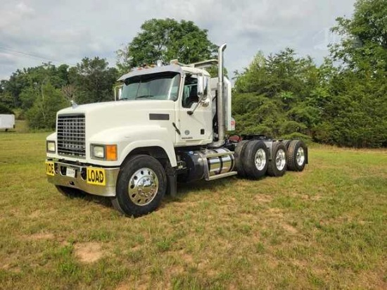 2014 Mack CHU613 Heavy Haul Day Cab w/ Dual Wetline