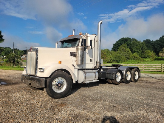2009 Kenworth W900 Heavy Haul Day Cab w/ Wet Line