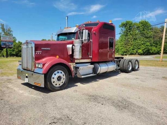 2003 Kenworth W900 Studio Sleeper Truck