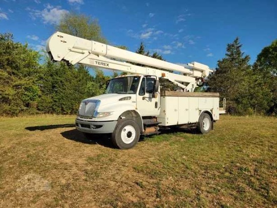 2010 International DuraStar 4400 Bucket Truck