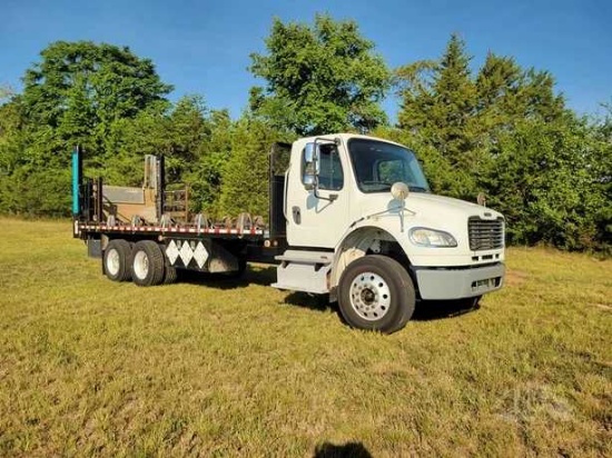 2013 Freightliner M2 106 Flatbed w/ Lift Gate