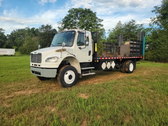 2010 Freightliner M2 106 Flatbed w/ Liftgate