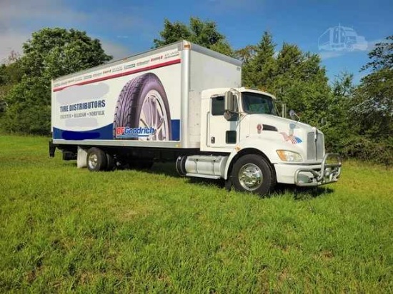 2012 Kenworth T270 (26') Box Truck