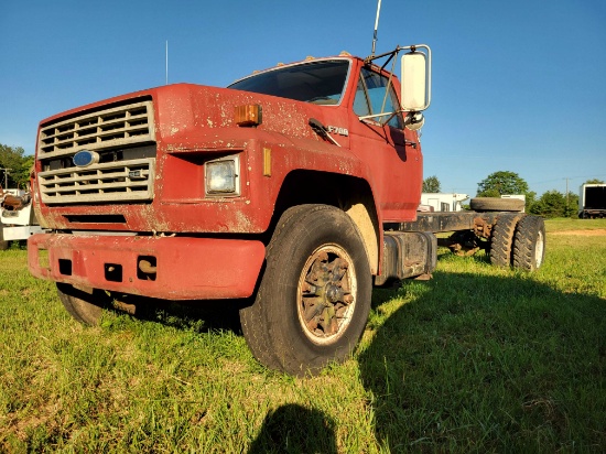 1988 Ford F700 Cab & Chassis