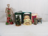 LOT OF (5)  CHRISTMAS DECOR AND SHELF ORNAMENTS INCLUDING HALLMARK KEEPSAKE