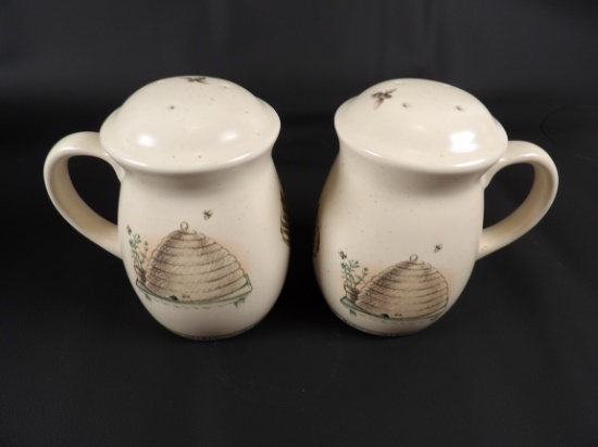 PFALTZGRAFF NATUREWOOD SALT AND PEPPER SHAKER SET