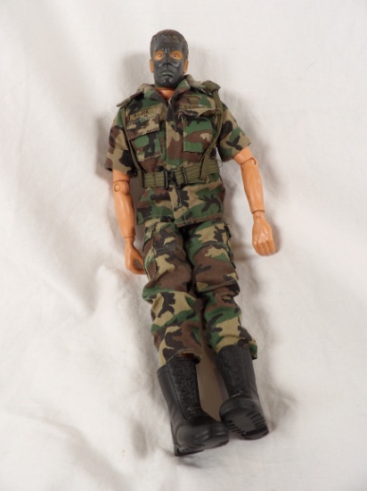 G.I. JOE ACTION FIGURE WITH CAMO FACE PAINT