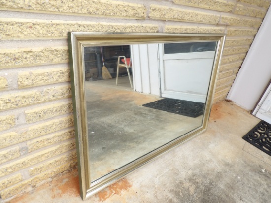 VINTAGE MIRROR WITH WOODEN FRAME IN VERSATILE SILVER/GOLD TONE