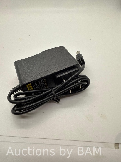 AC/DC adapter Model 0910 DC9V 1A