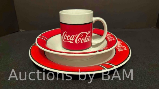 GIBSON HOUSEWARES COCACOLA BRAND DINNERWARE AND MUGS 3PC SET 1997
