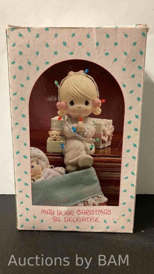PRECIOUS MOMENTS MAY YOUR CHRISTMAS BE DELIGHTFUL FIGURINE STOCKING HANGER W LIGHTS