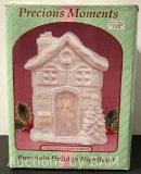 NEW PRECIOUS MOMENTS PORCELAIN HOLIDAY NIGHTLIGHT