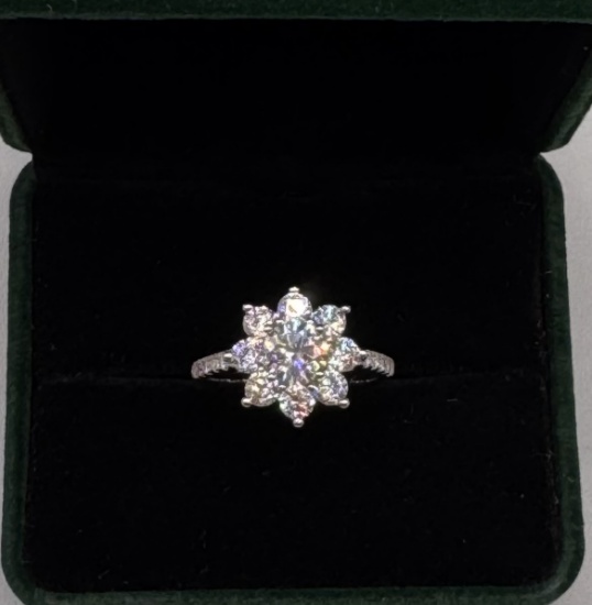 Sparkling Flower VVS Ring