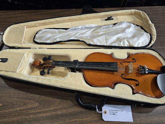 Cecilio violin