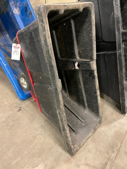 Rubbermaid 1/2 Yard Dumping Trash Bin