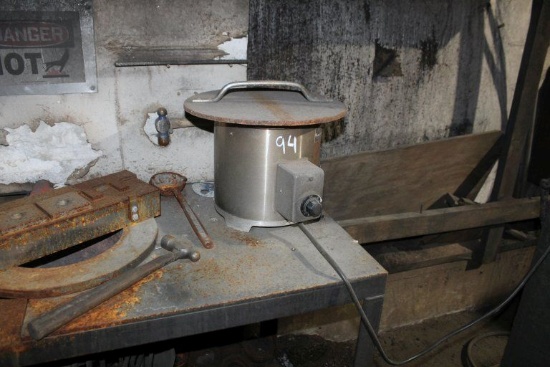 Babbitt Pot and Molding Station