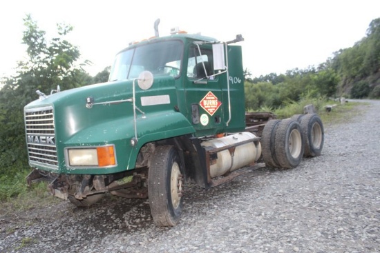 1999 Mack Semi-Truck