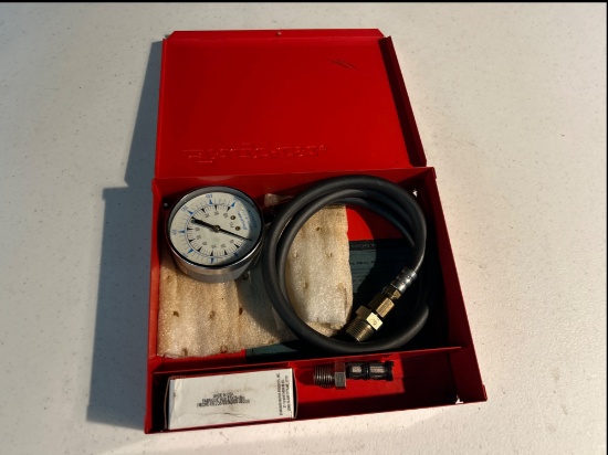 SNAP-ON Oil Pressure Gauge Kit with Heavy Duty Snap On Metal Case