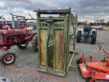 CATTLE SQUEEZE CHUTE