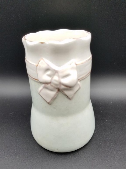 English Toothbrush Holder