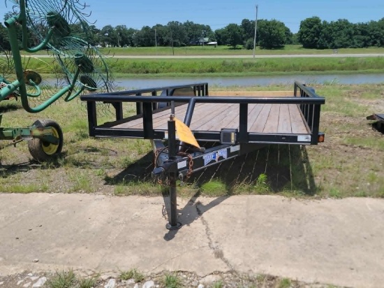 2017 Texas Bragg 18x32' trailer tandem axle