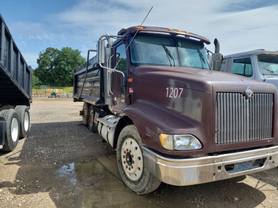 International Dump Truck NO TITLE Parts truck GOOD BED