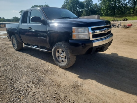 2008 Chevy Silverado Z71 4 wheel drive