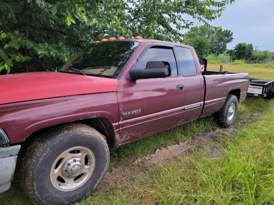 2000 Maroon Dodge RAM 2500 3/4 ton 2WD