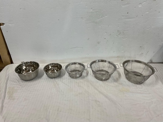 Strainers, Mixing Bowls