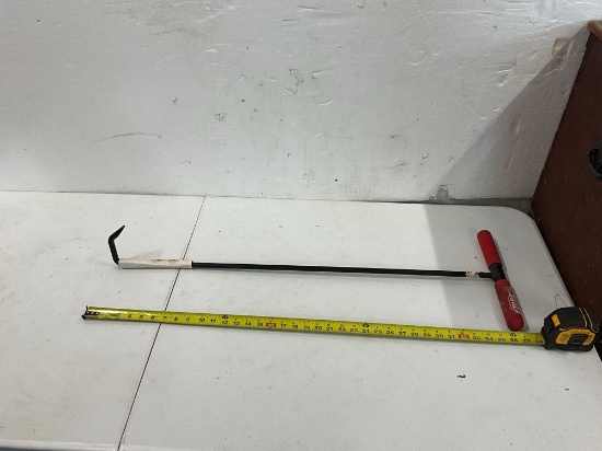 Bully Tools Cover Lifter