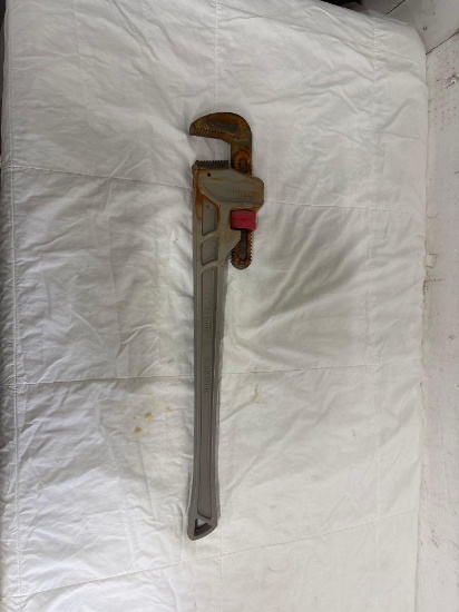 Husky 24in Aluminum Pipe Wrench