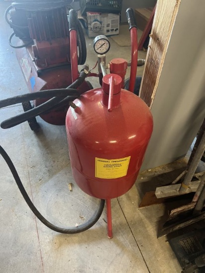 Central Pneumatic 40 Pound Sandblaster