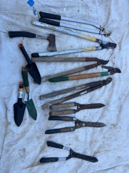 Garden snips, shears, etc.