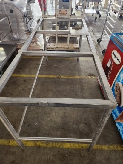 Cutting table