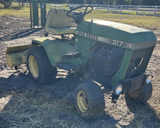 John Deere 317 Lawn Tractor