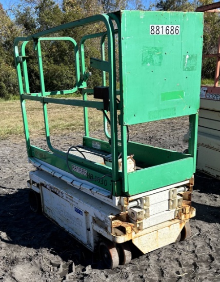 Hy-Brid 16, Platform Lift