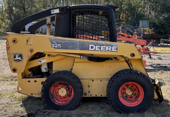John Deere 325 Skid Steer