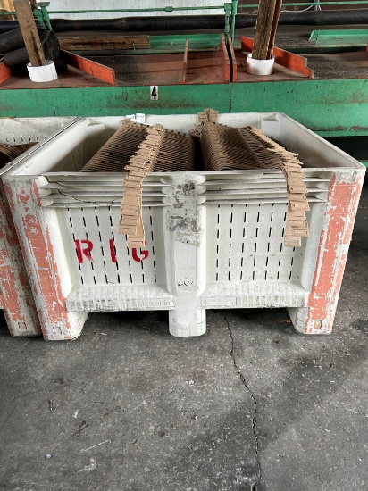 Plastic Peach Baskets with Produce Bin